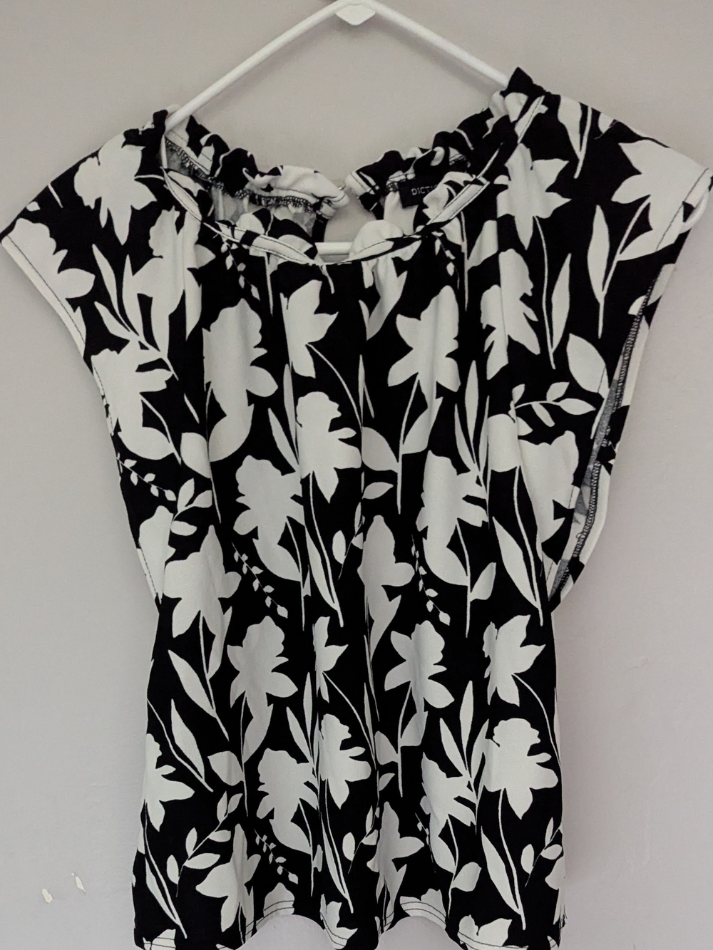 Black & White Floral Short-Sleeve Blouse
